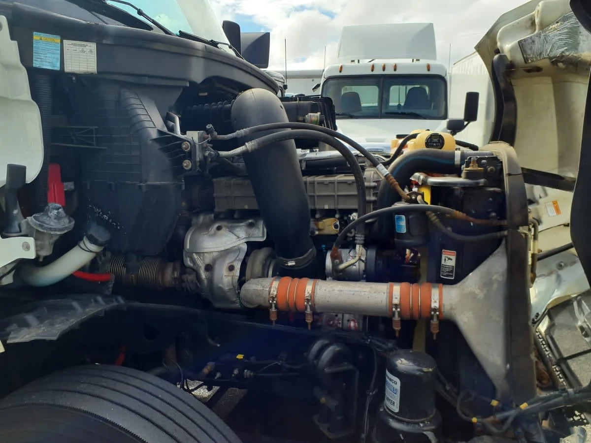 2019 Freightliner Cascadia - image 11