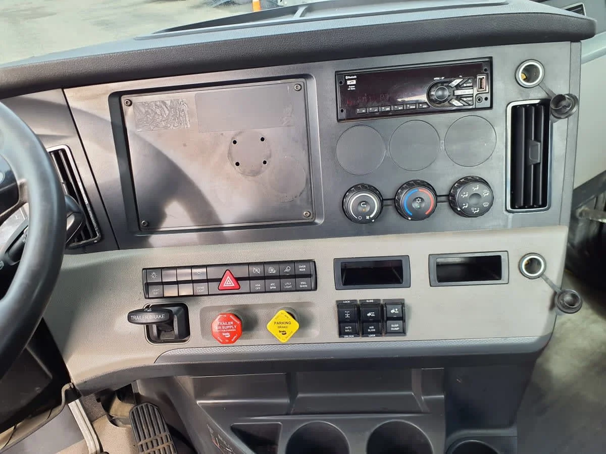 2019 Freightliner Cascadia - image 7