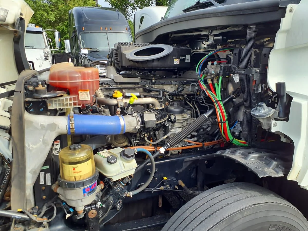 2019 Freightliner Cascadia - image 8