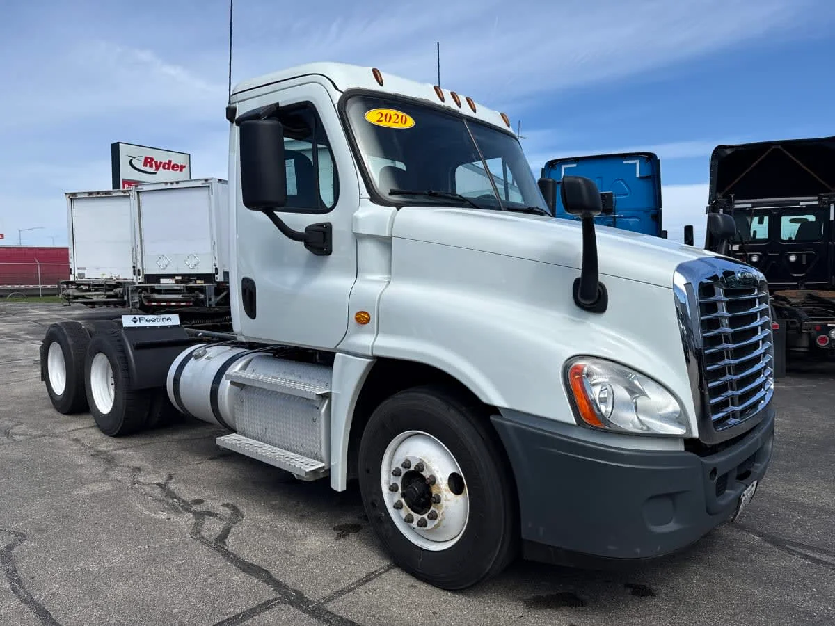 2020 Freightliner Cascadia in Oak Creek, WI — photo 3