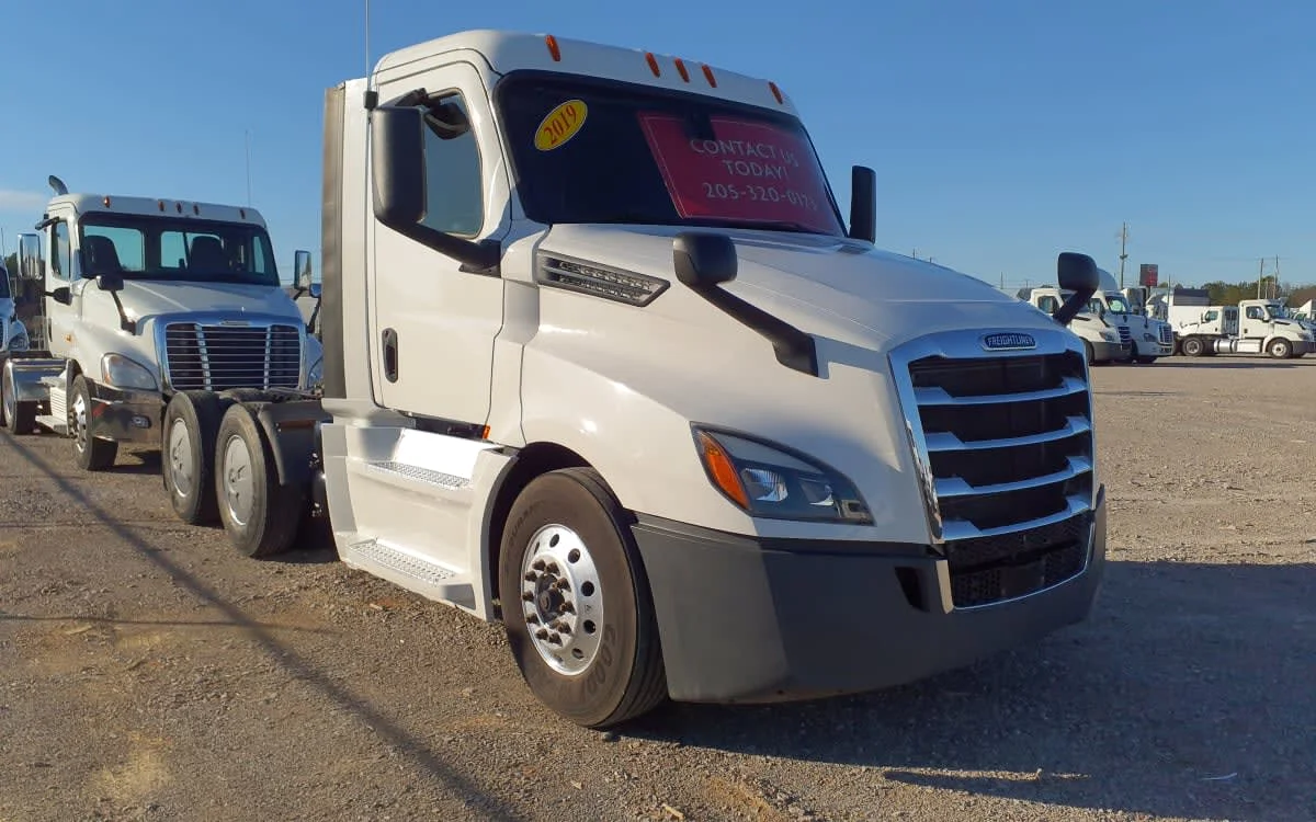 2019 Freightliner Cascadia in Birmingham, AL — photo 3