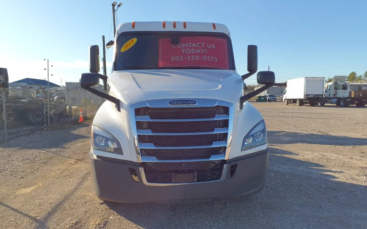 2019 Freightliner Cascadia in Birmingham, AL — photo 2
