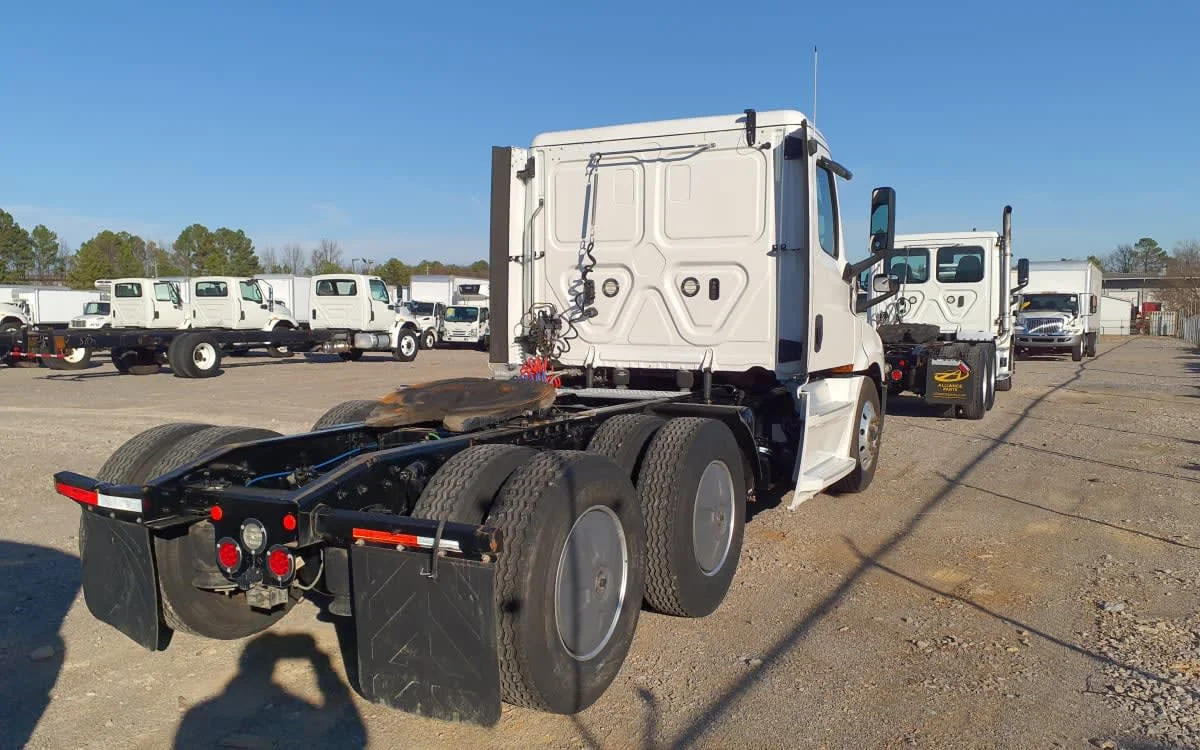 2019 Freightliner Cascadia in Birmingham, AL — photo 4