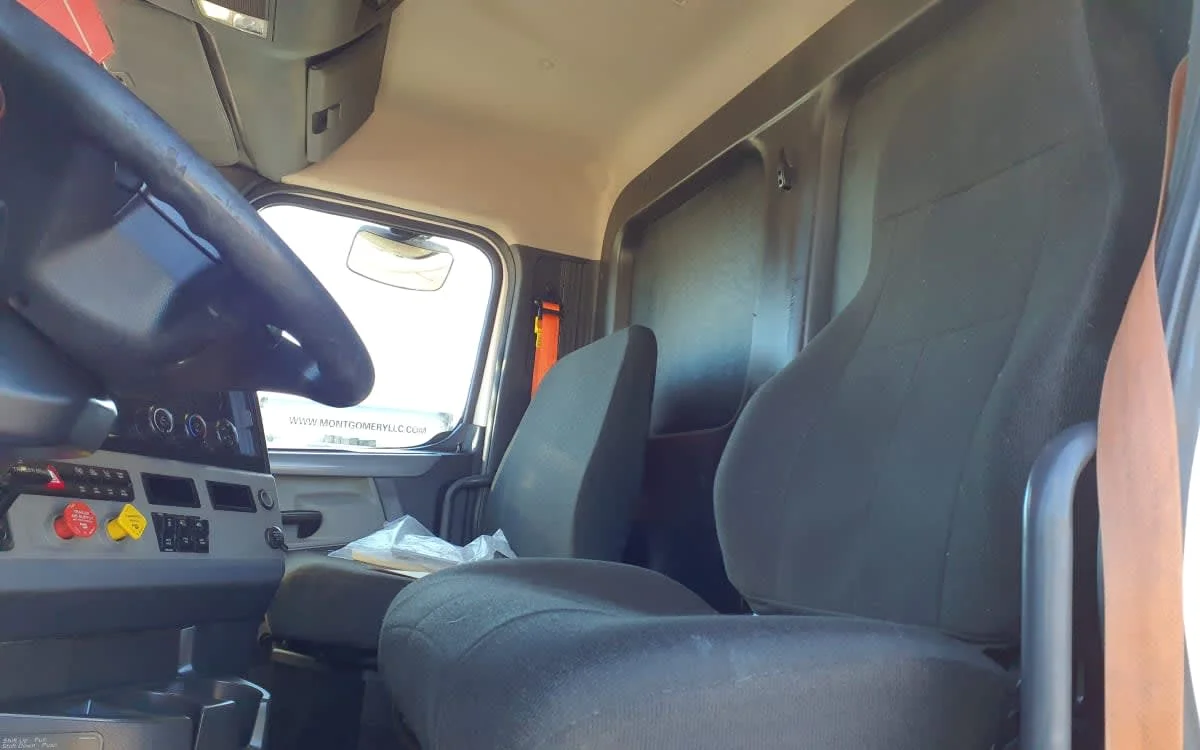 2019 Freightliner Cascadia in Birmingham, AL — photo 7