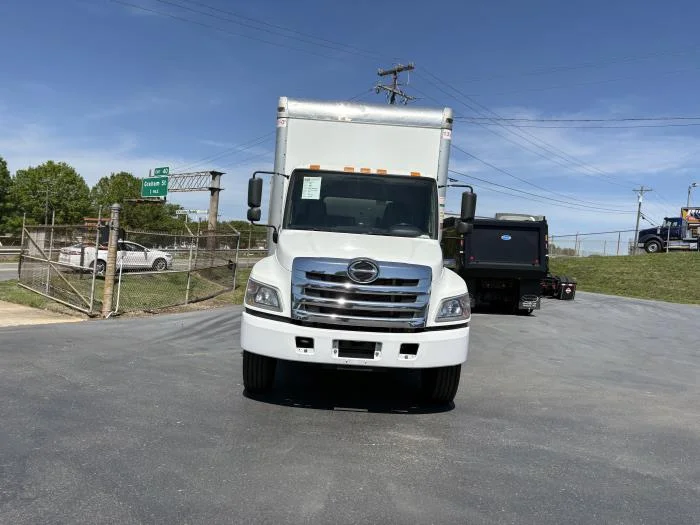 2020 Hino 268 - image 2