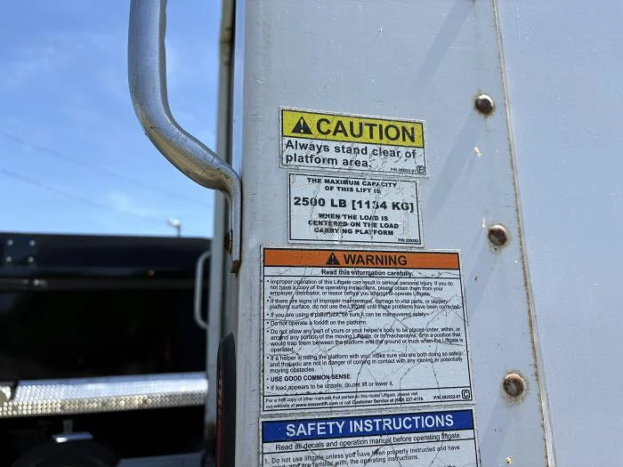 2020 Hino 268 - image 8