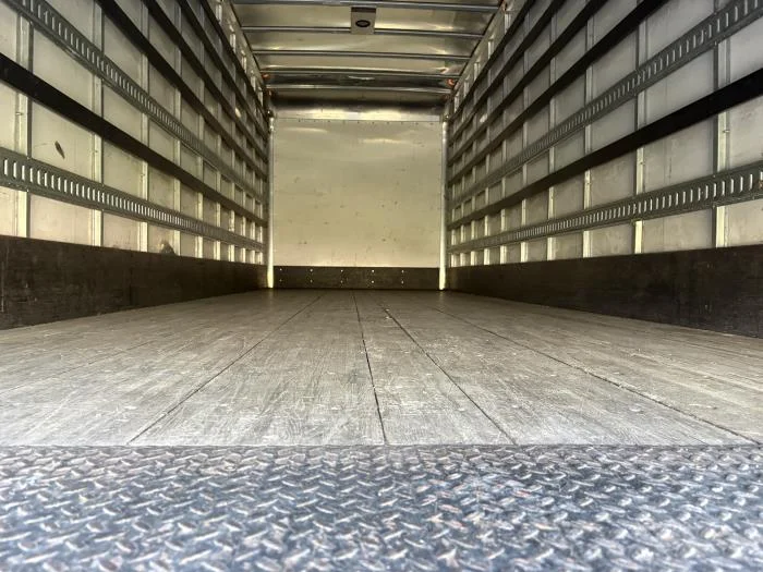 2020 Hino 268 - image 6