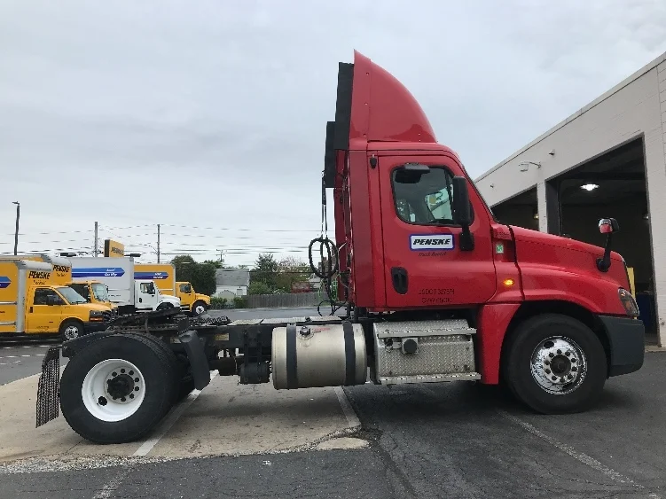 2019 Freightliner Cascadia in Allentown, PA — photo 8