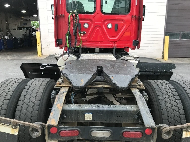2019 Freightliner Cascadia in Allentown, PA — photo 6