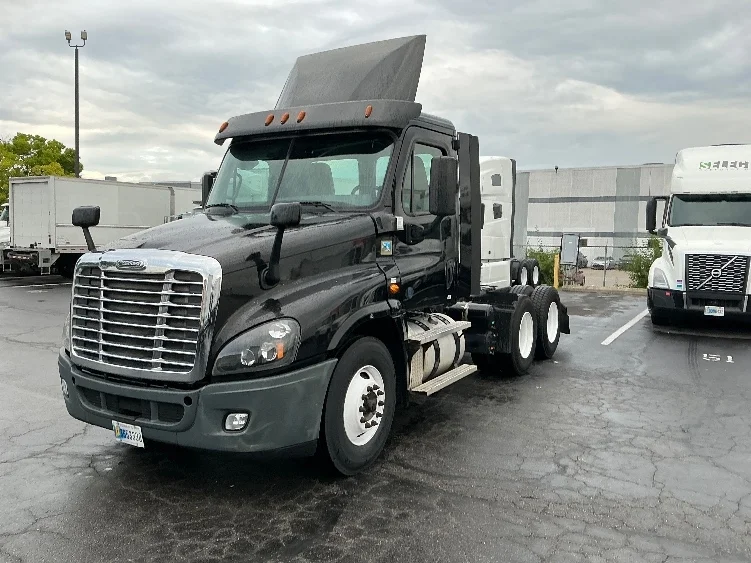 2020 Freightliner Cascadia in Indianapolis, IN — photo 3