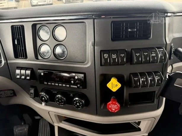 2024 Peterbilt 579 in Salt Lake City, UT — photo 13