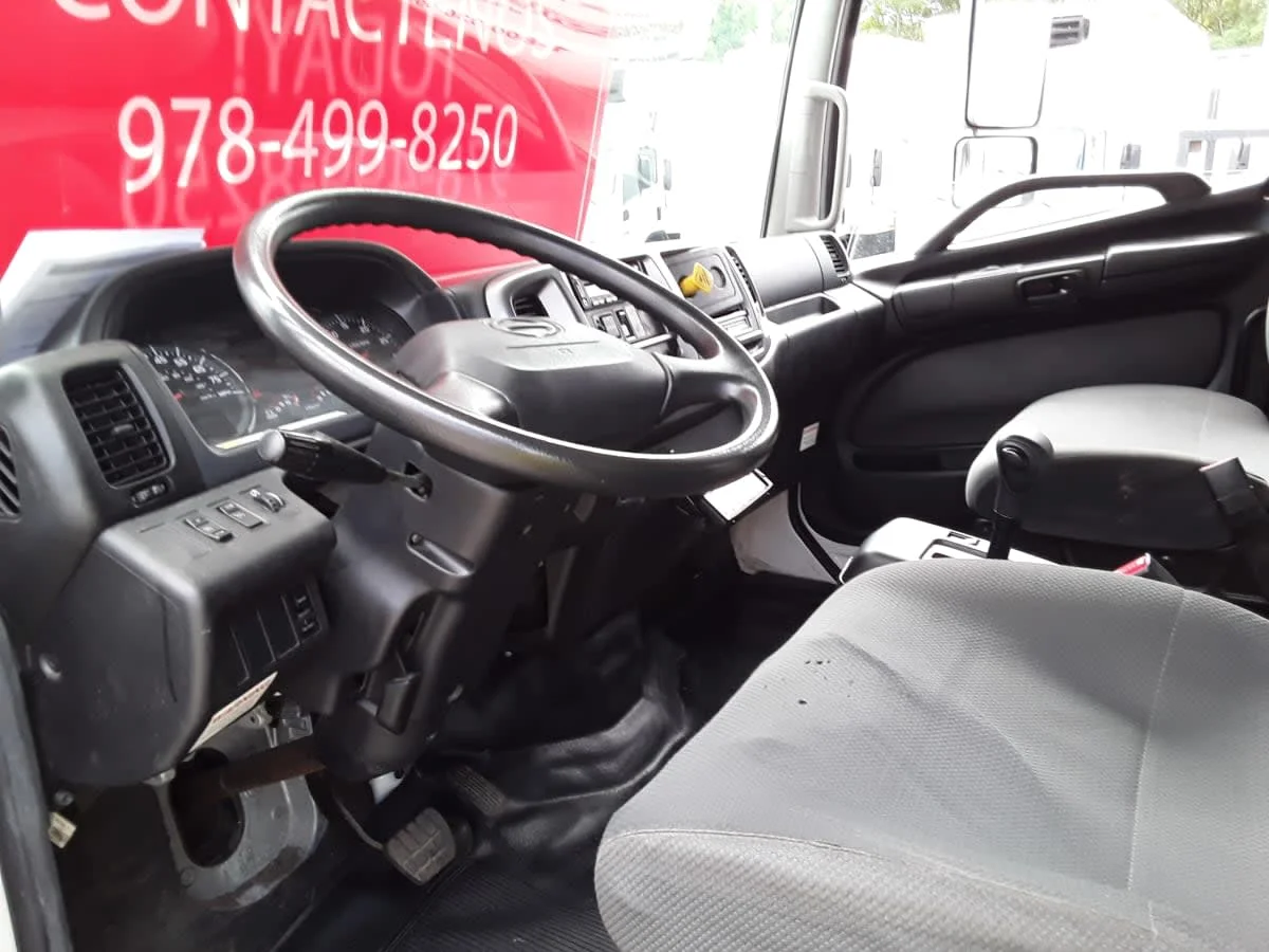 2020 Hino 268 - image 8