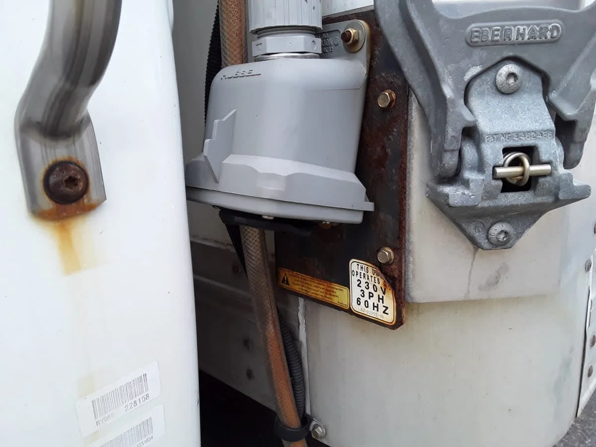 2020 Hino 268 in Salisbury, MA — photo 13