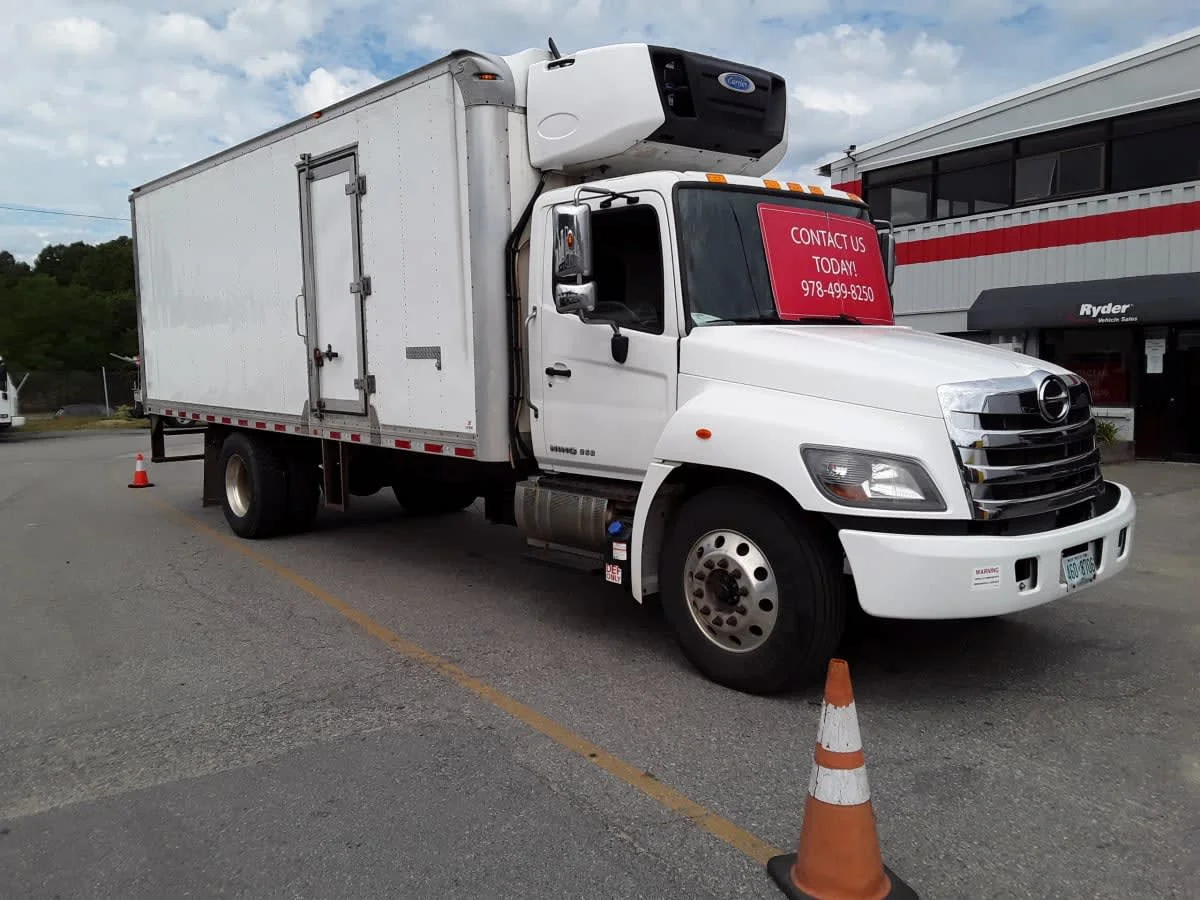 2020 Hino 268 - image 3