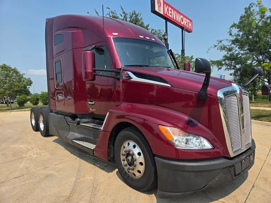 2023 Kenworth T680 in Cedar Rapids, IA