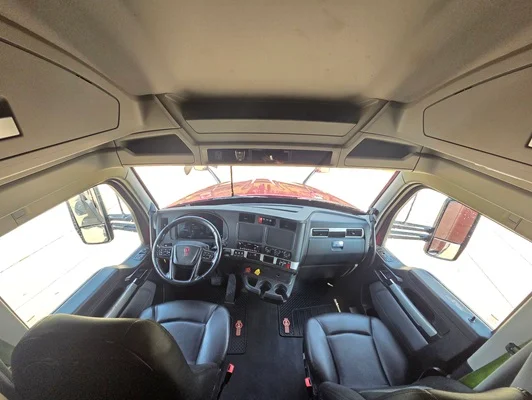 2023 Kenworth T680 in Cedar Rapids, IA — photo 3