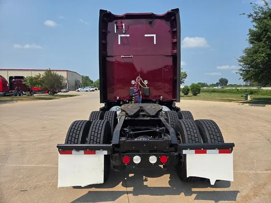 2023 Kenworth T680 in Cedar Rapids, IA — photo 5