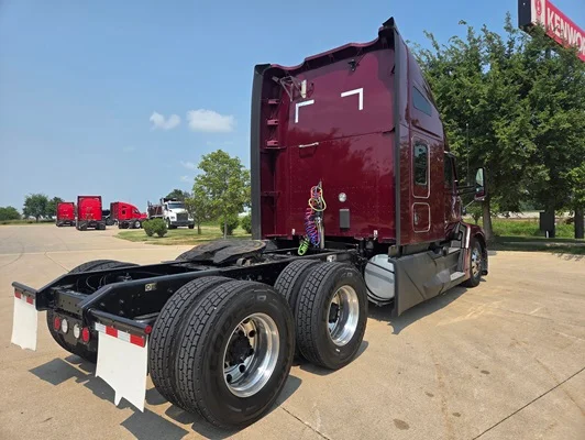 2023 Kenworth T680 in Cedar Rapids, IA — photo 11