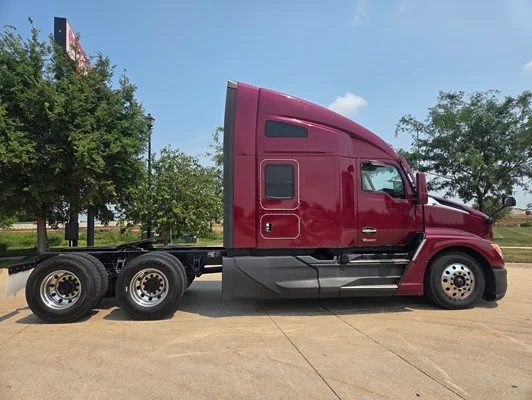 2023 Kenworth T680 in Cedar Rapids, IA — photo 8