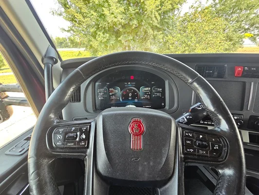 2023 Kenworth T680 in Cedar Rapids, IA — photo 23