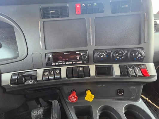 2023 Kenworth T680 in Cedar Rapids, IA — photo 25
