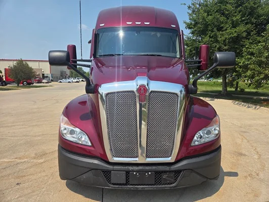 2023 Kenworth T680 in Cedar Rapids, IA — photo 7