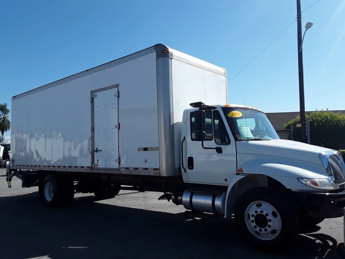 2019 International 4300 in Montebello, CA — photo 3
