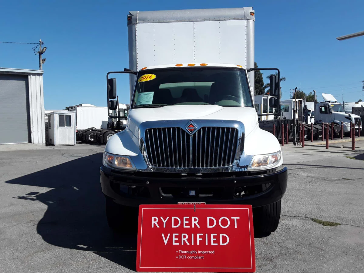 2019 International 4300 in Montebello, CA — photo 2