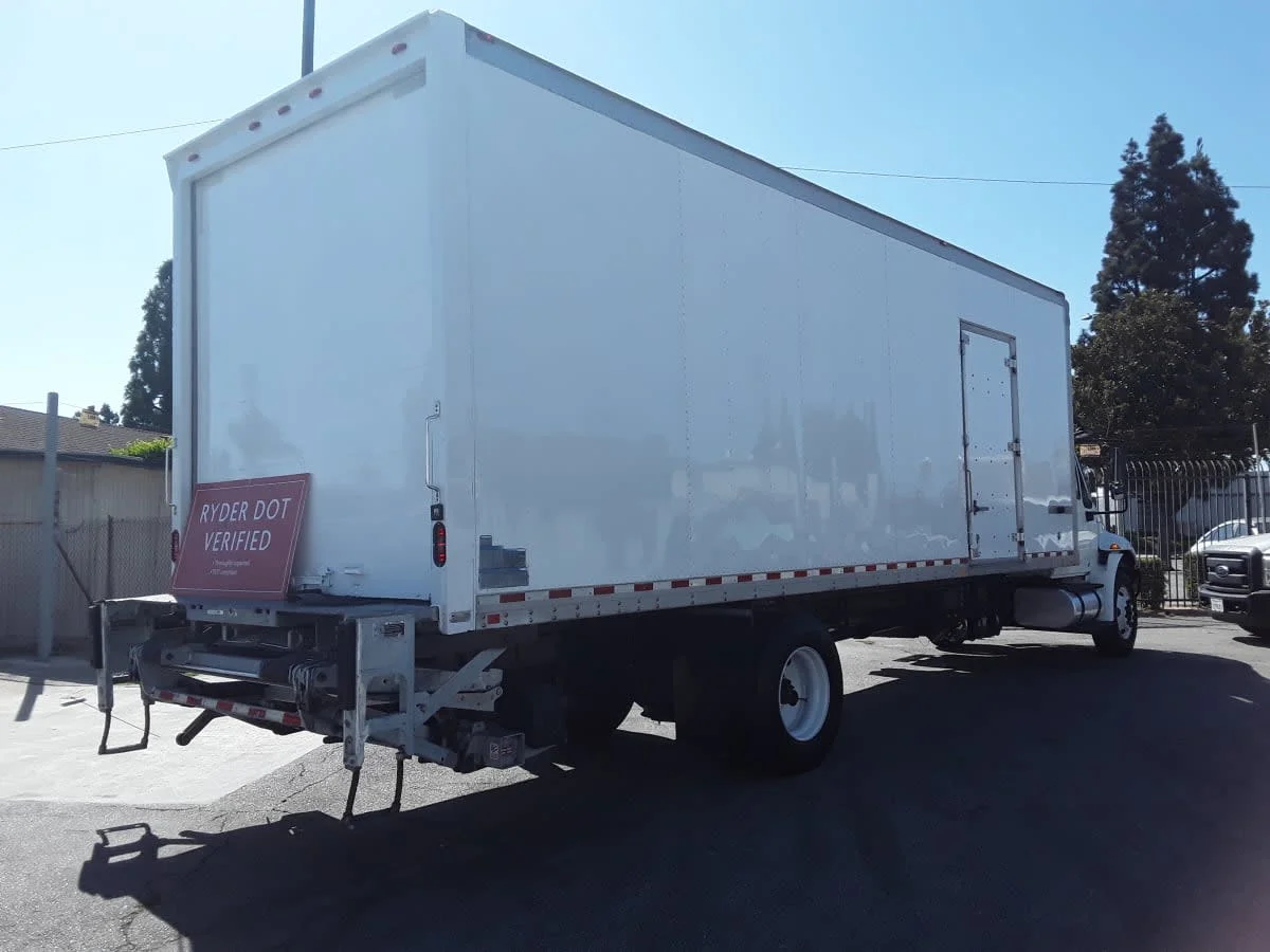2019 International 4300 in Montebello, CA — photo 4