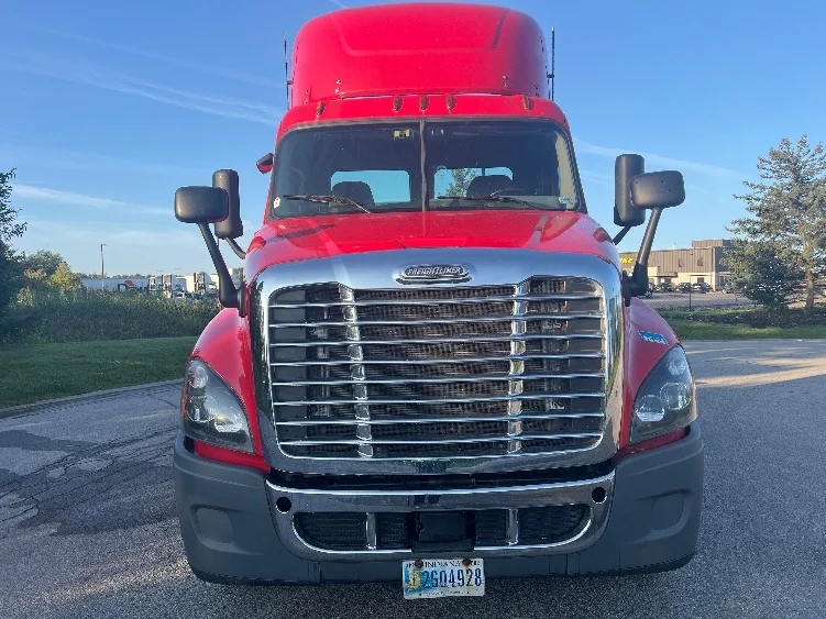 2018 Freightliner Cascadia in Rochester, NY — photo 2