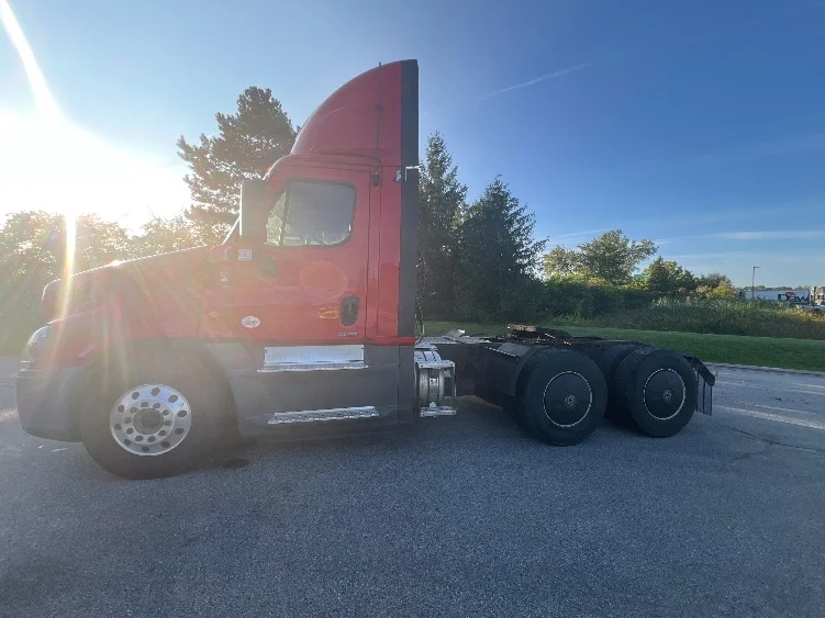2018 Freightliner Cascadia in Rochester, NY — photo 4