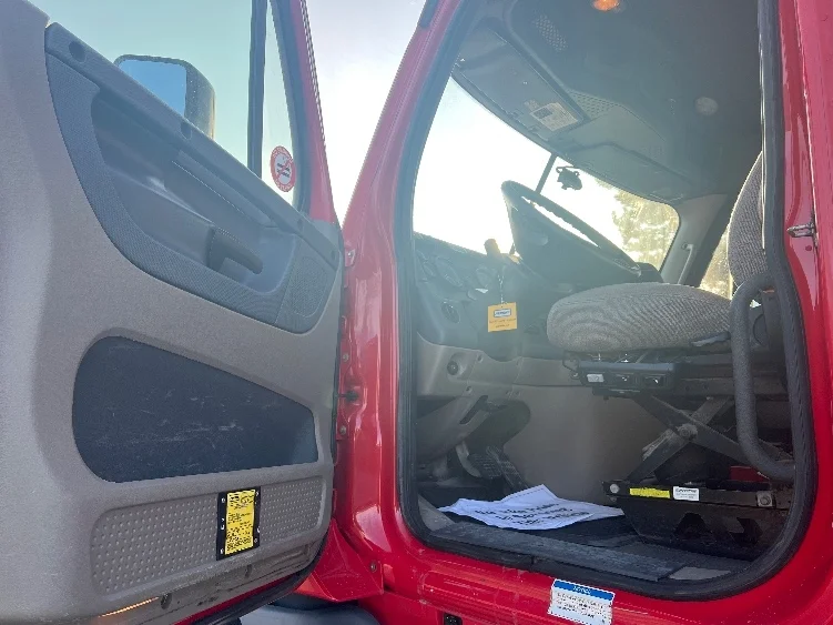 2018 Freightliner Cascadia in Rochester, NY — photo 9