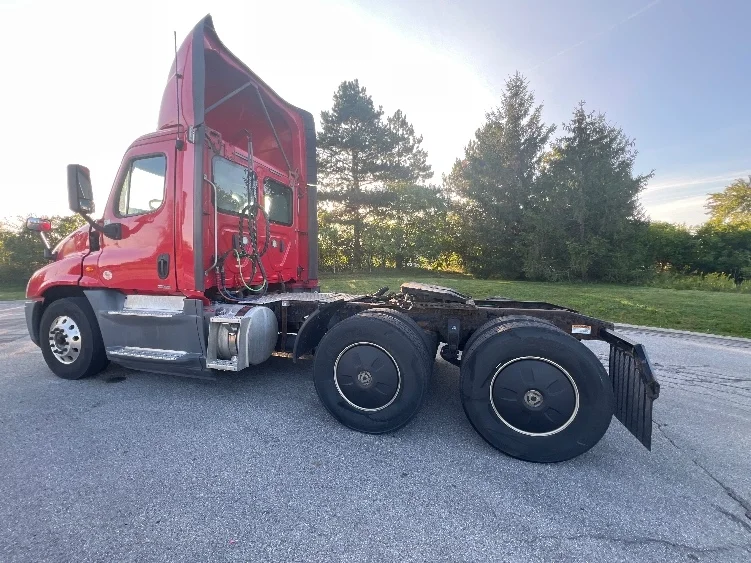 2018 Freightliner Cascadia in Rochester, NY — photo 5