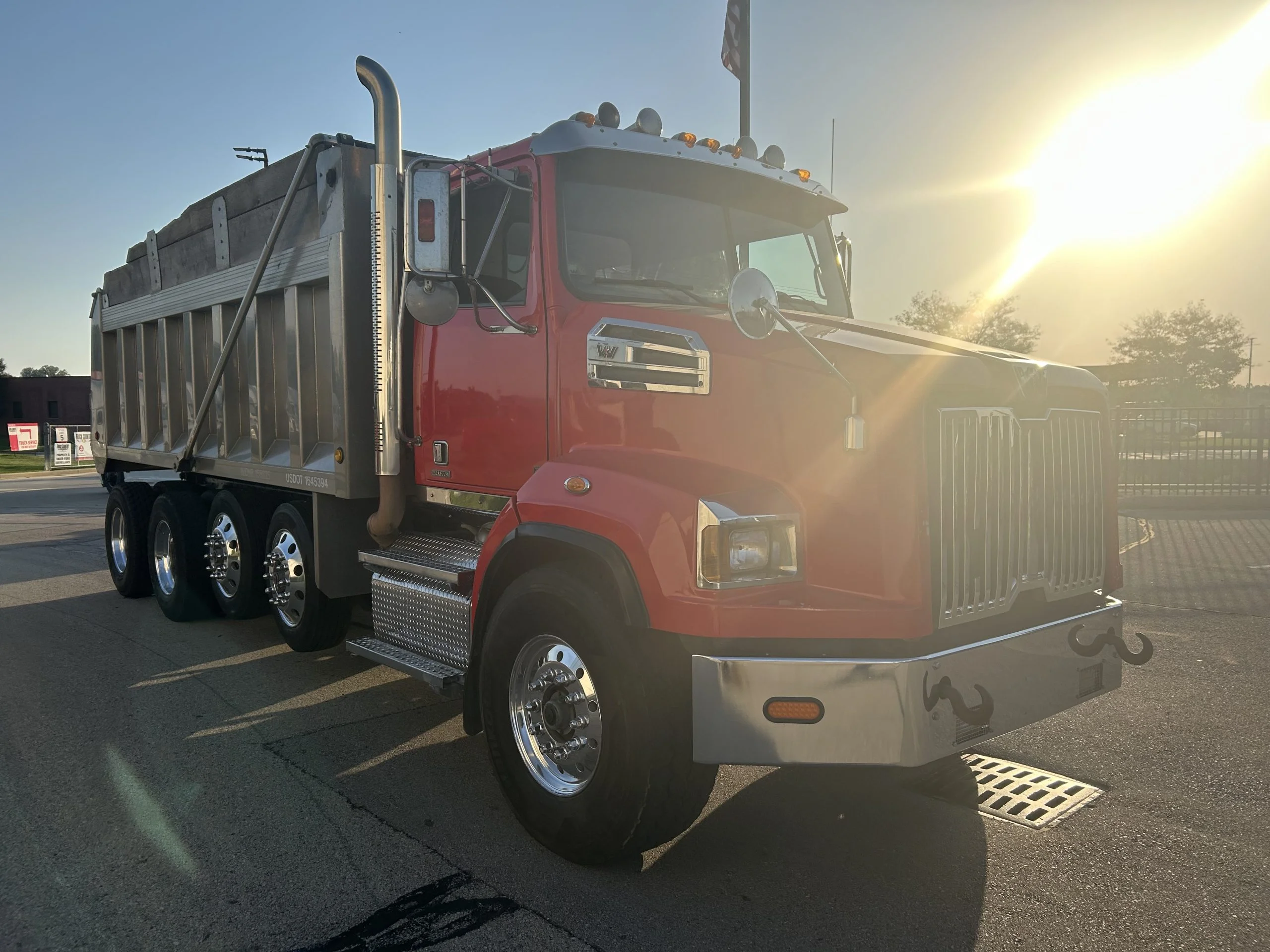 2017 Western Star 4700 - image 3