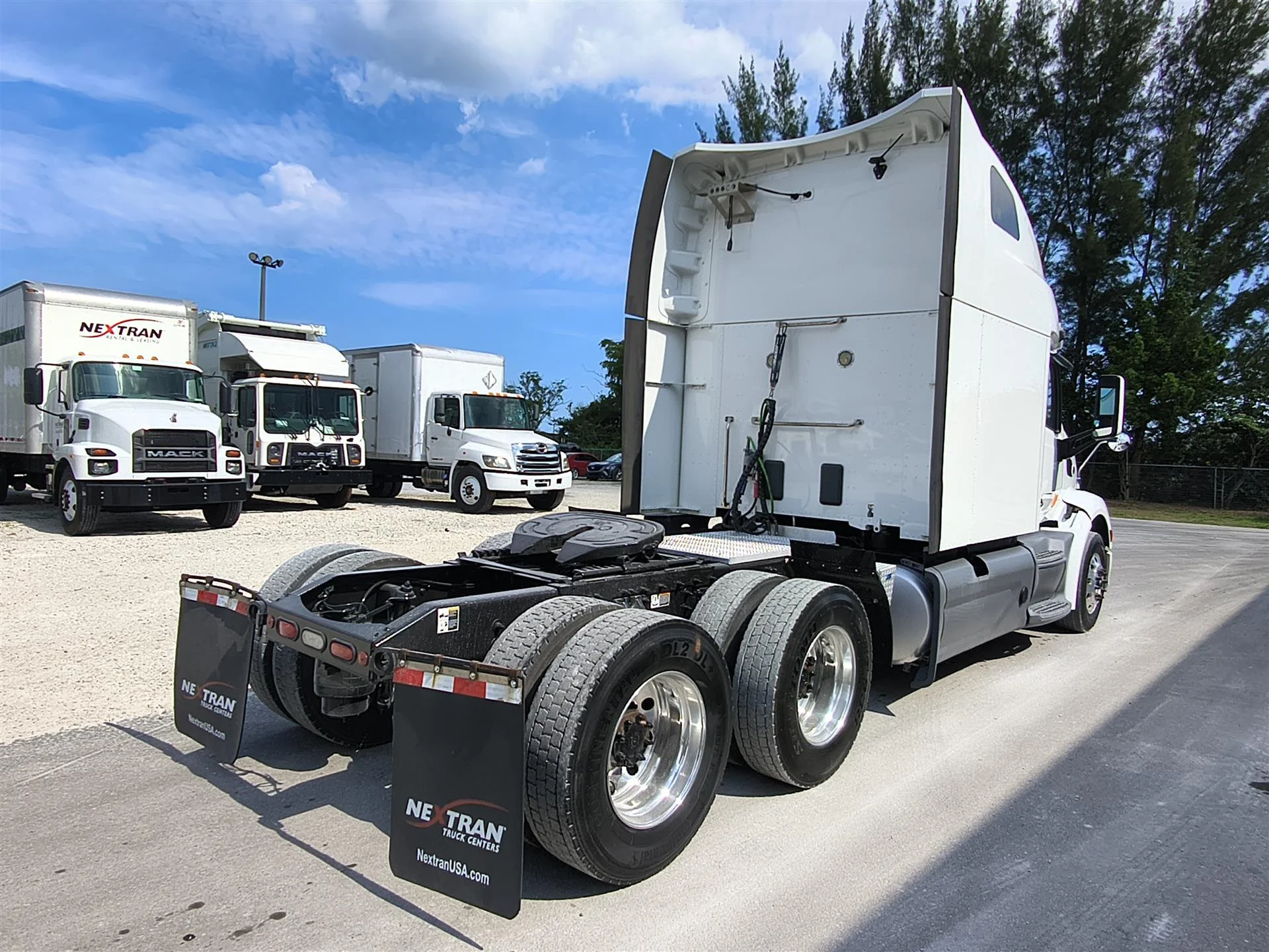 2020 Peterbilt 579 in Fort Lauderdale, FL — photo 5