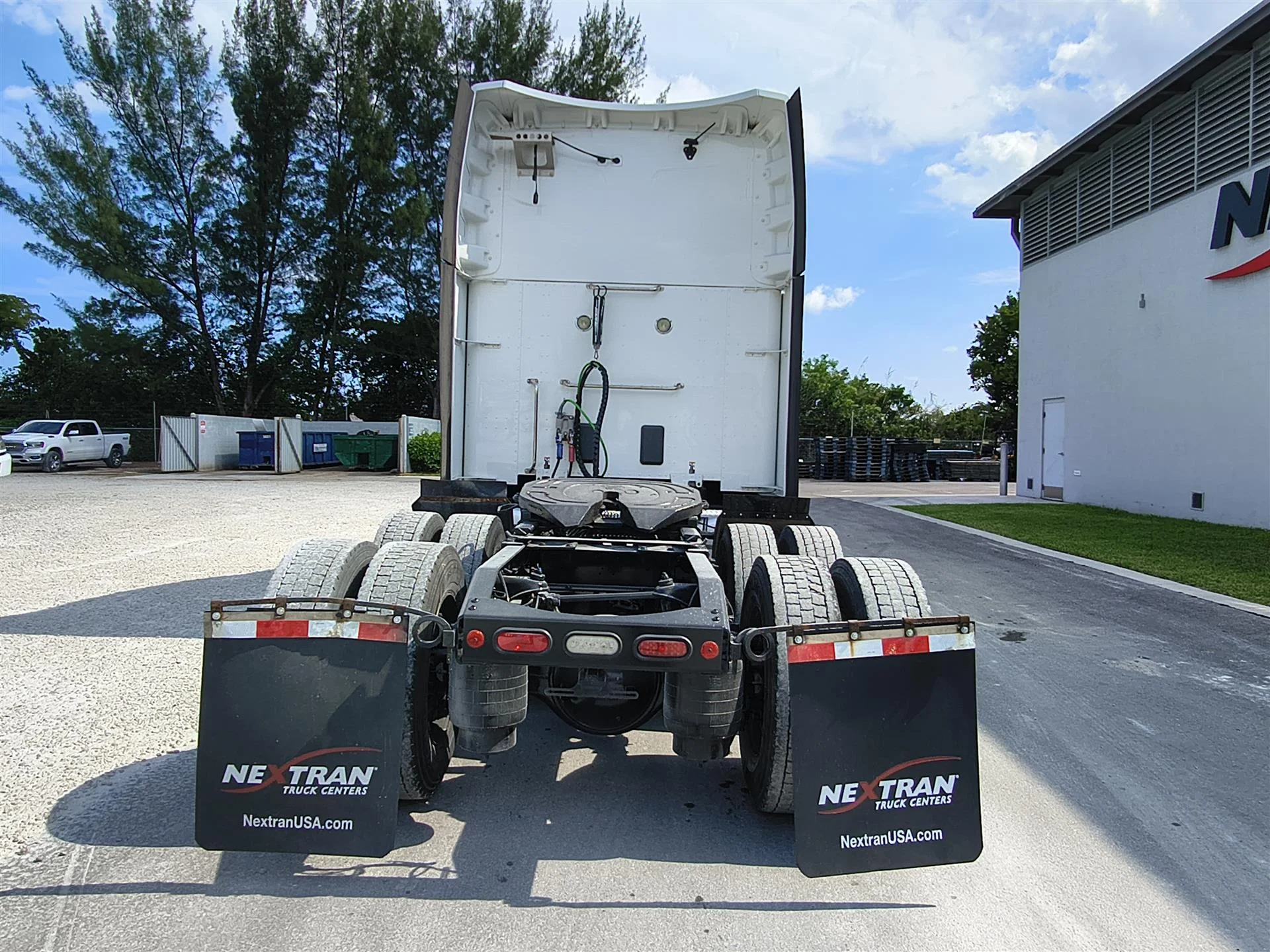 2020 Peterbilt 579 in Fort Lauderdale, FL — photo 6
