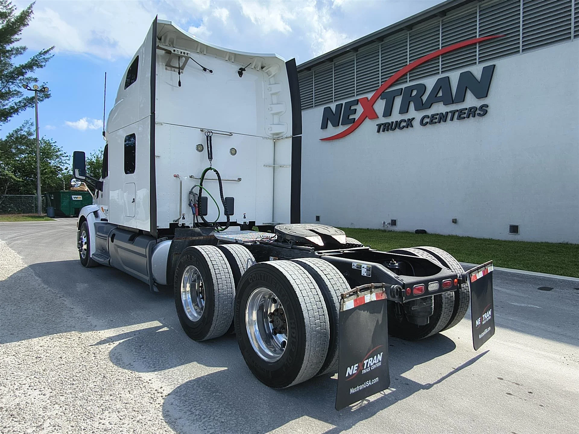 2020 Peterbilt 579 in Fort Lauderdale, FL — photo 7