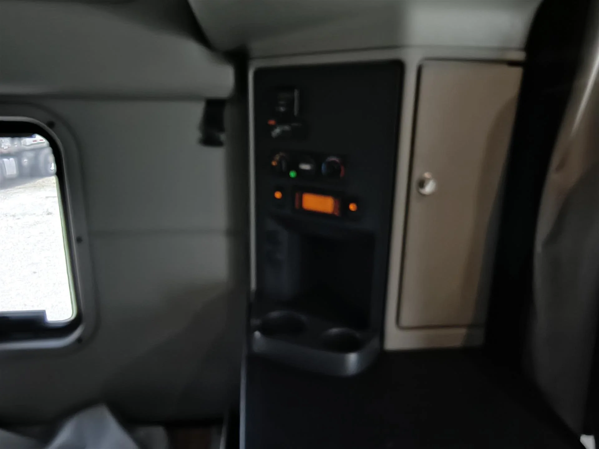 2020 Peterbilt 579 in Fort Lauderdale, FL — photo 12