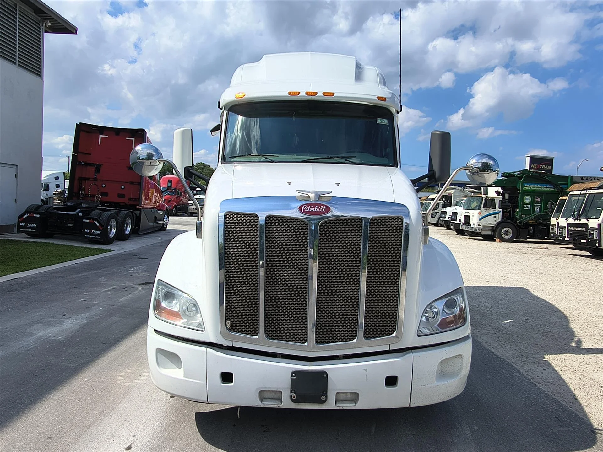 2020 Peterbilt 579 in Fort Lauderdale, FL — photo 3