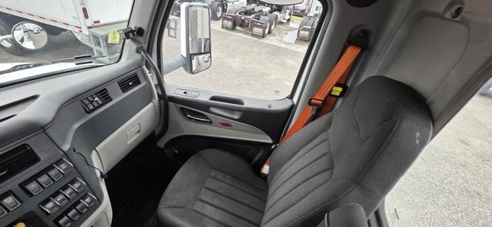 2023 Peterbilt 567 - image 12