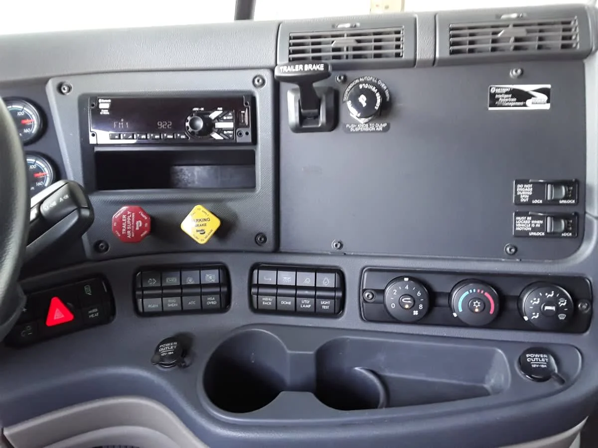 2020 Freightliner Cascadia in Hilliard, OH — photo 10