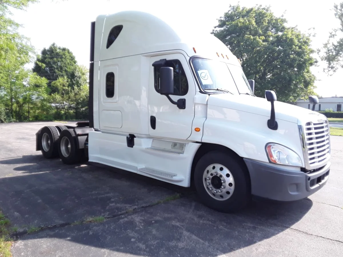 2020 Freightliner Cascadia in Hilliard, OH — photo 3