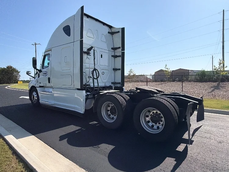 2021 Freightliner Cascadia in Shreveport, LA — photo 5