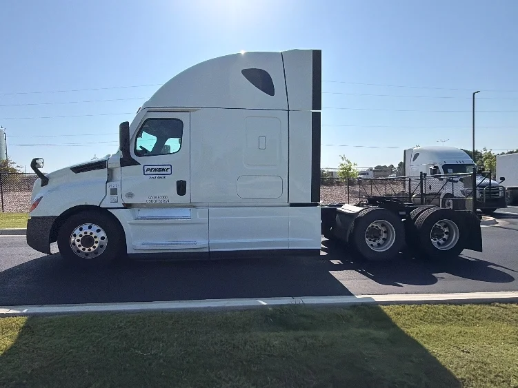 2021 Freightliner Cascadia in Shreveport, LA — photo 4