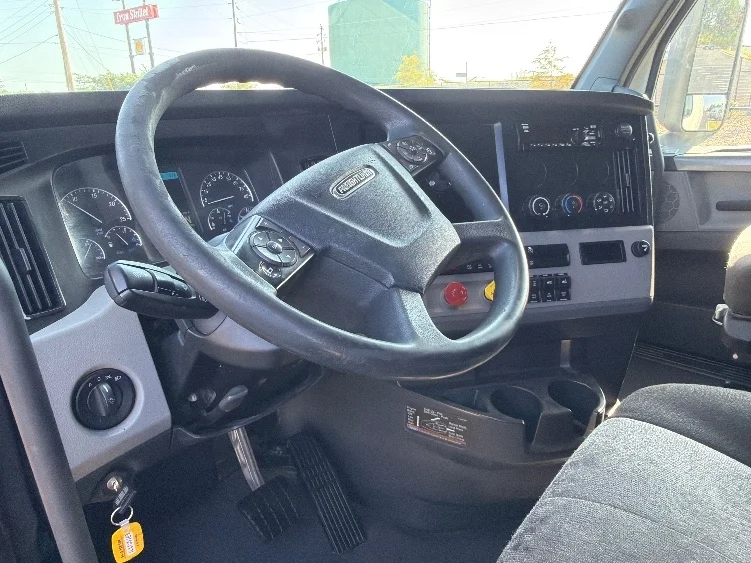 2021 Freightliner Cascadia in Shreveport, LA — photo 10