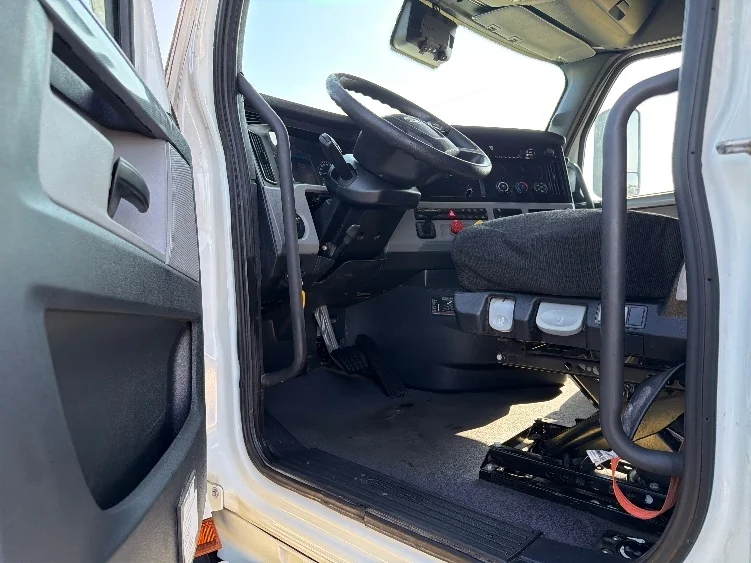 2021 Freightliner Cascadia in Shreveport, LA — photo 9
