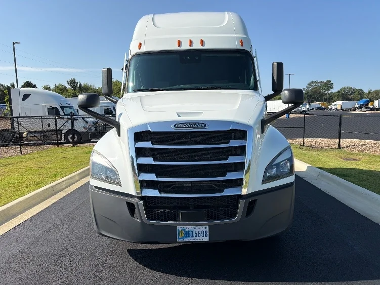 2021 Freightliner Cascadia in Shreveport, LA — photo 2