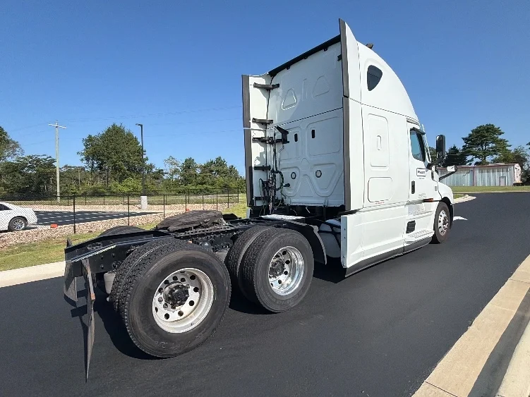 2021 Freightliner Cascadia in Shreveport, LA — photo 7