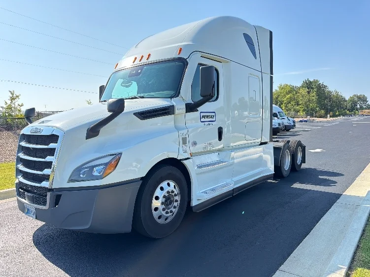 2021 Freightliner Cascadia in Shreveport, LA — photo 3
