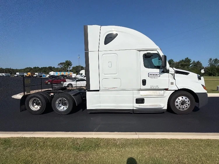 2021 Freightliner Cascadia in Shreveport, LA — photo 8
